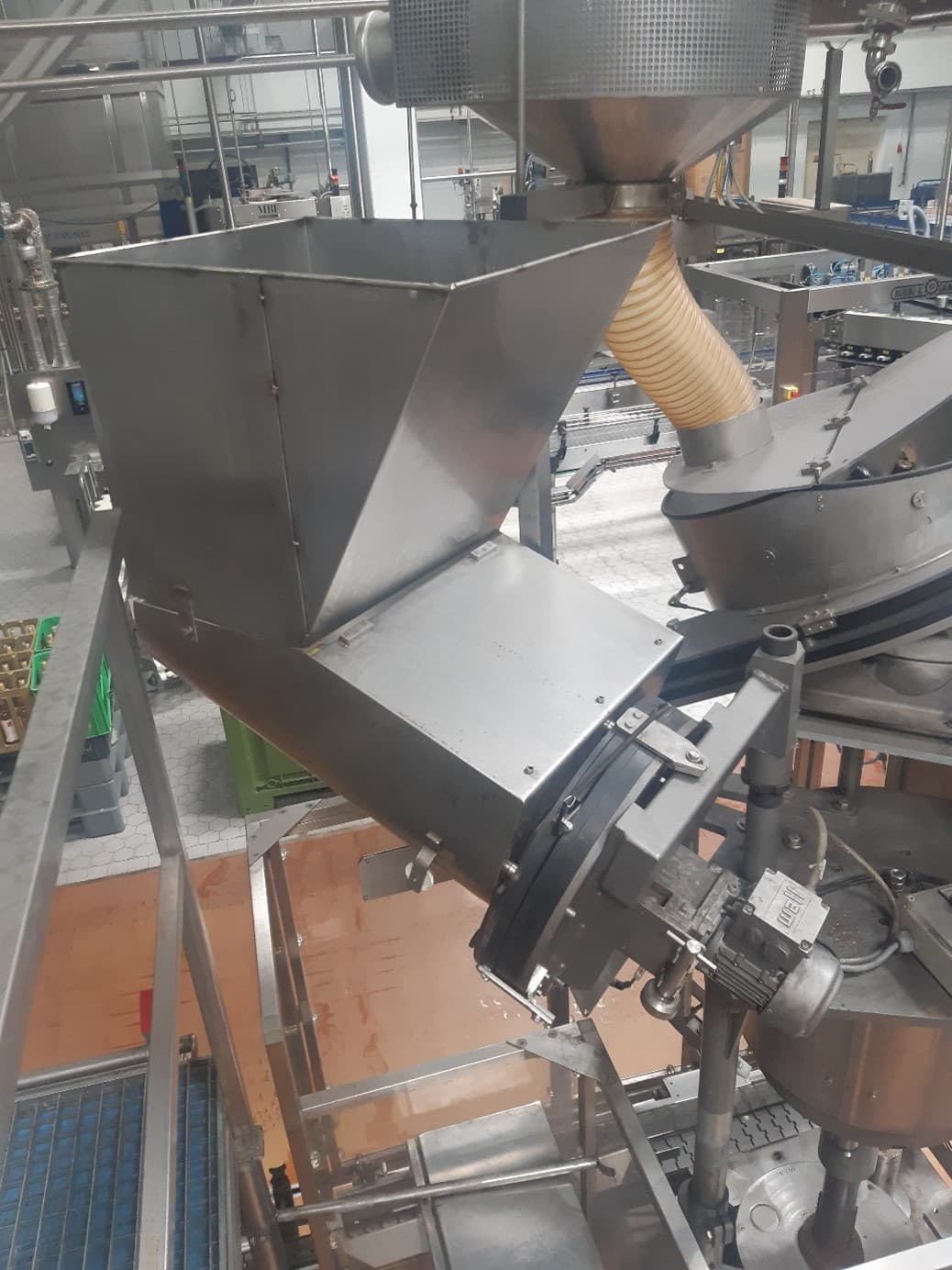Vista lateral de Dr. Datz GmbH Getränke- und Sondermaschinenbau VS 4 L