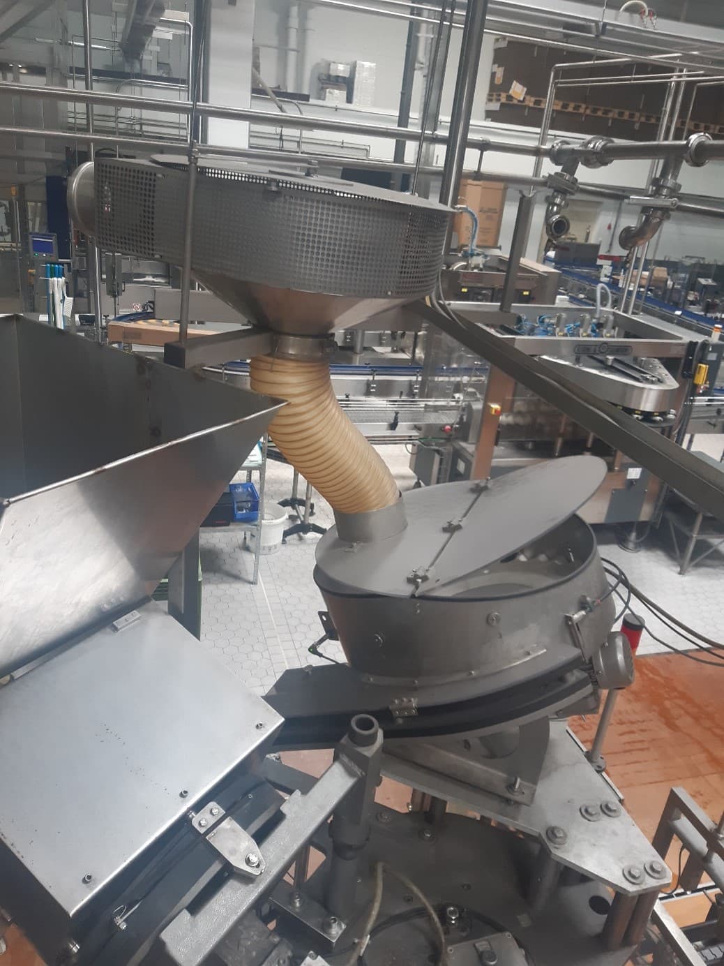 Vista lateral de Dr. Datz GmbH Getränke- und Sondermaschinenbau VS 4 L