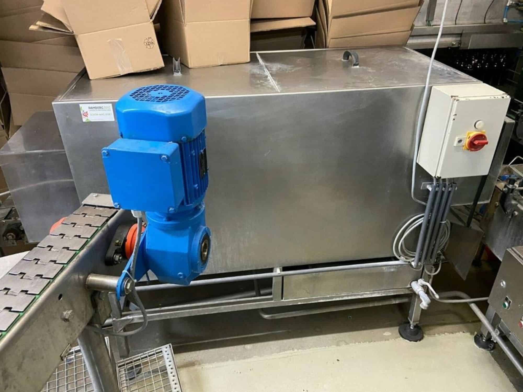 Detalle de la línea de llenado de vidrio retornable de Nagel, PAC, Juwatec e ICS para cerveza y refrescos