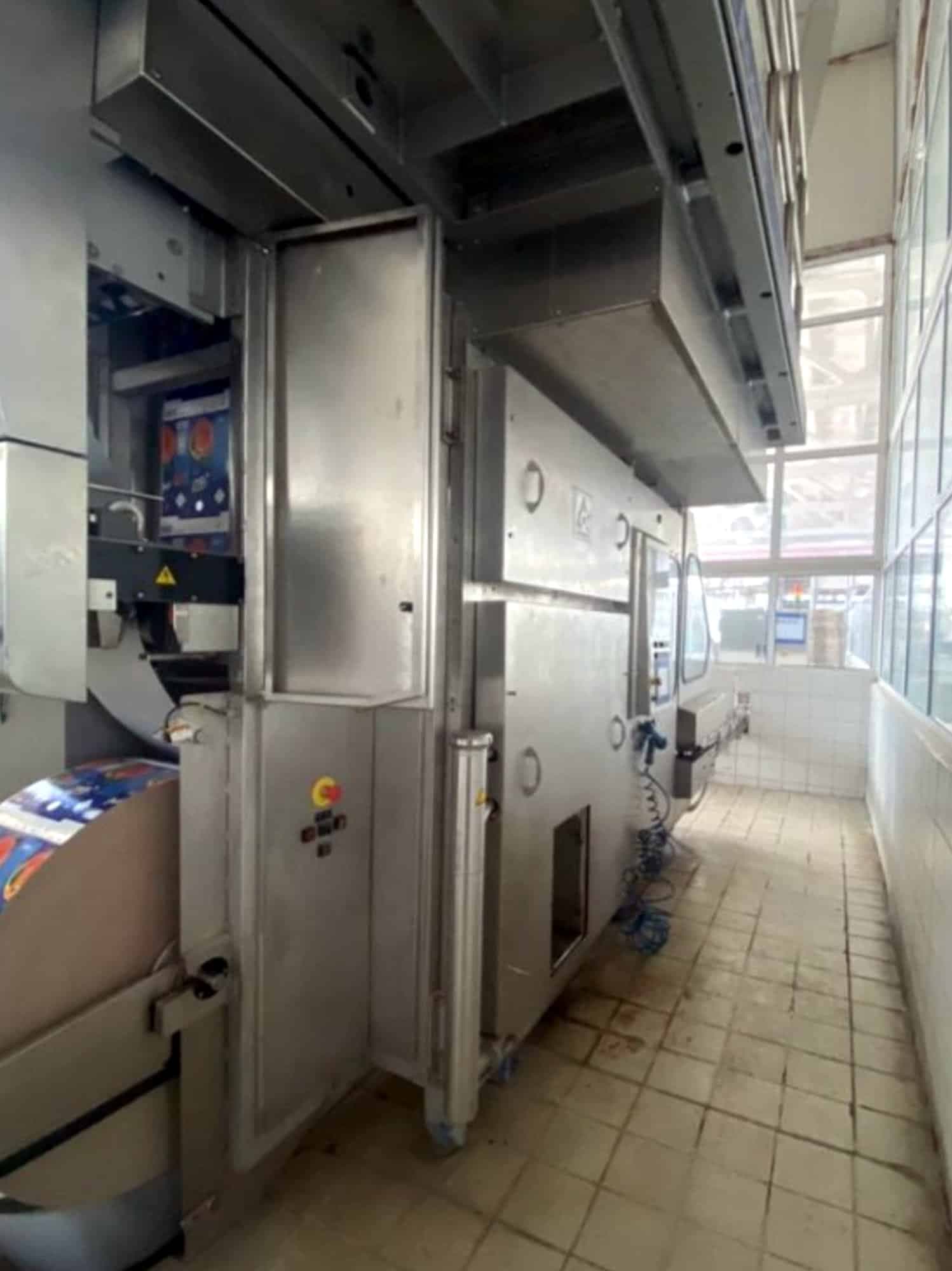 Vista lateral de Tetra Pak TBA 8-1000 SQ