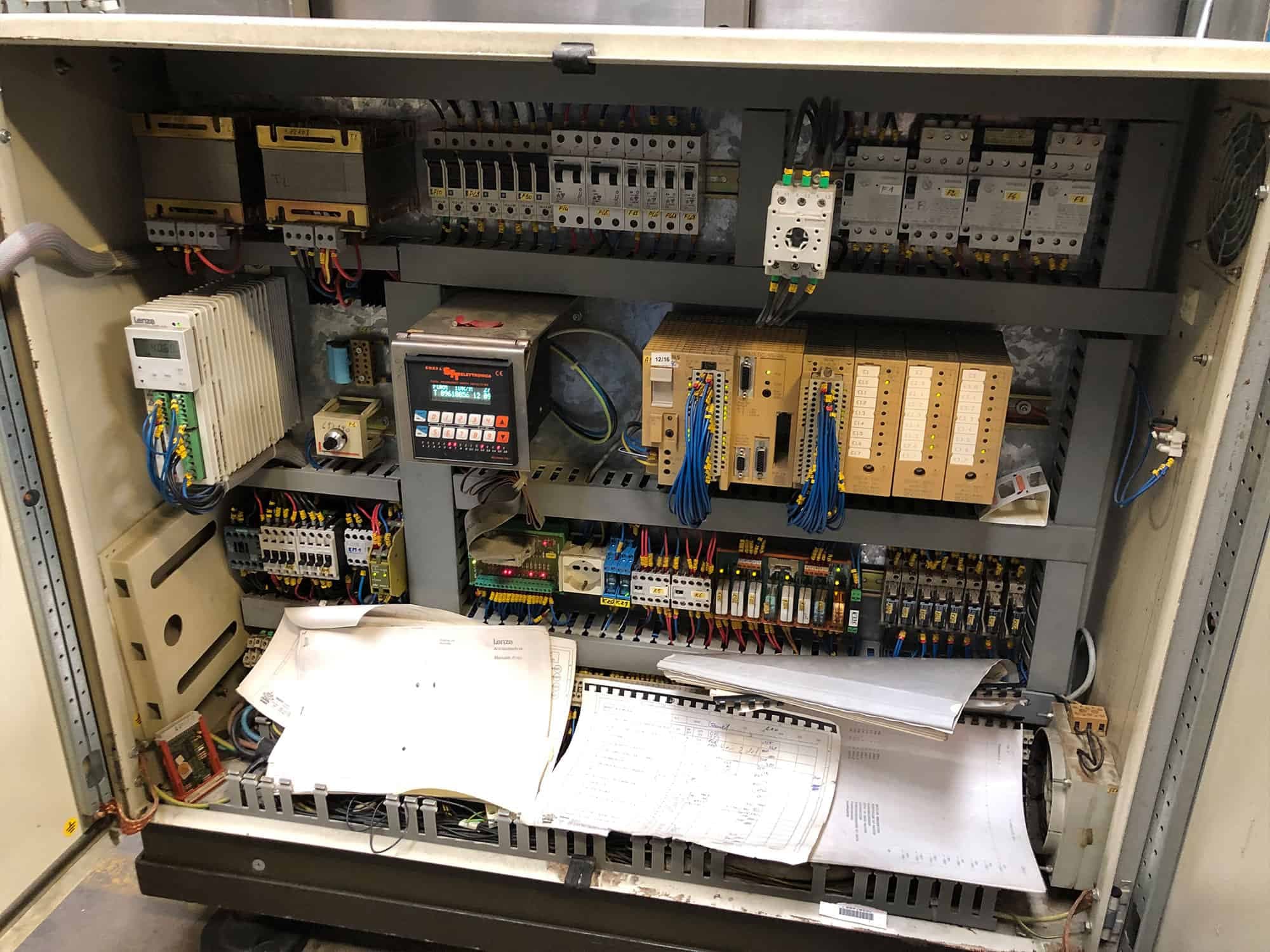 Vista trasera de Baumer V70/33